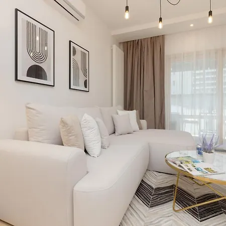 Mennica Deluxe Center By Renters Prestige * Warszawa