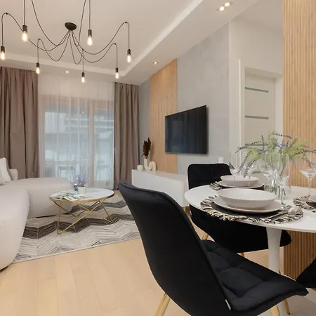 Mennica Deluxe Center By Renters Prestige * Warszawa